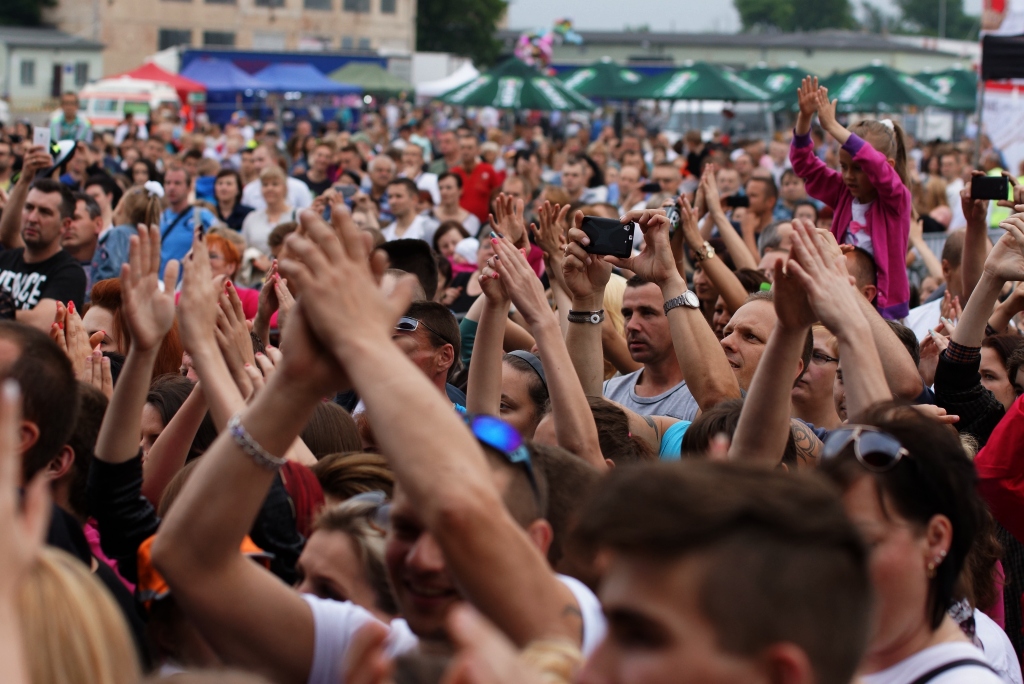 Gwiazdy disco polo rozgrzewją publiczność