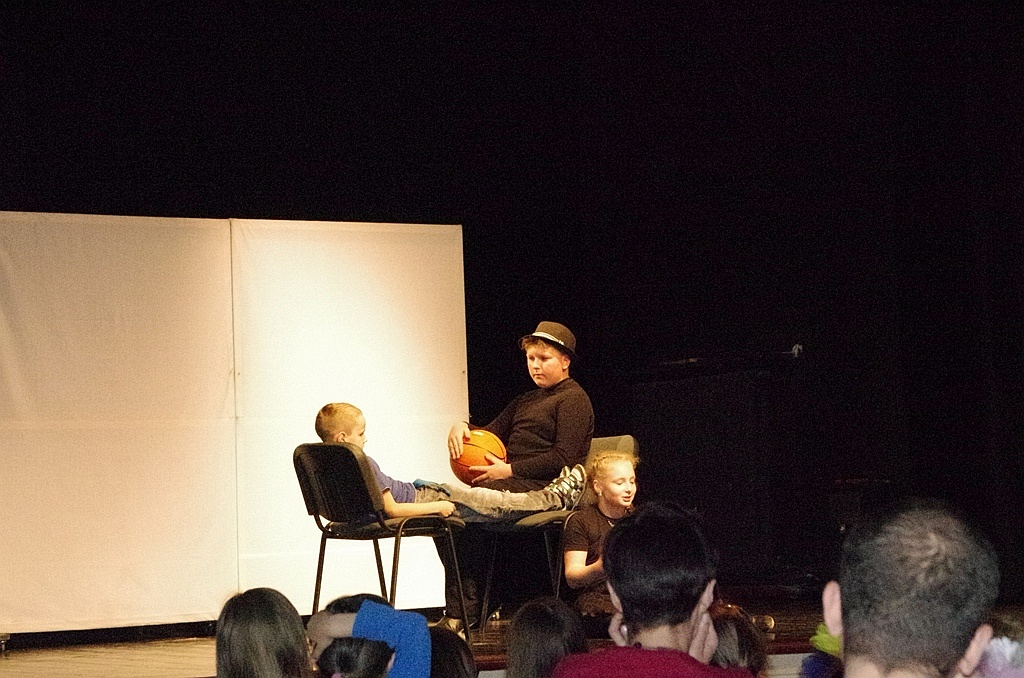 Kolorowa scena Młodzieżowego Centrum Kultury