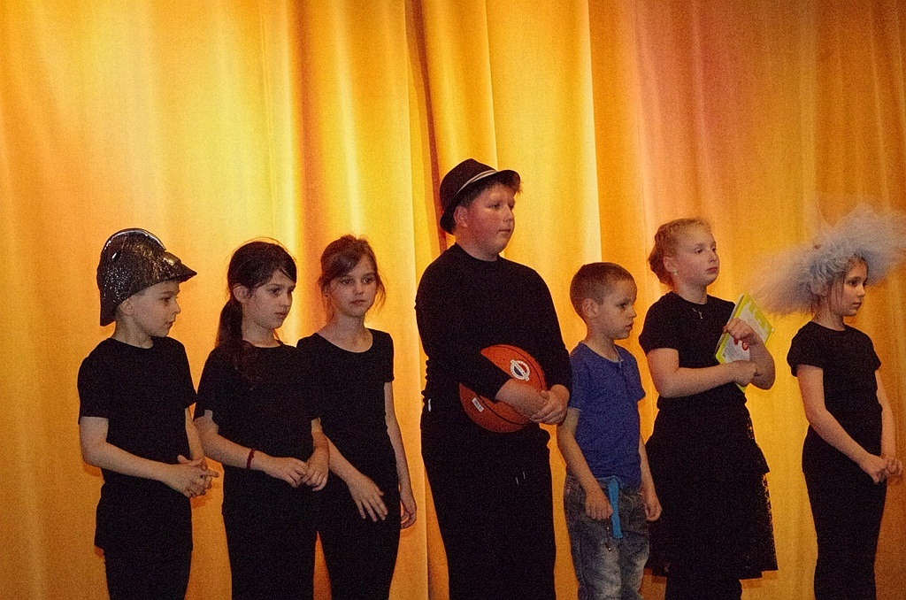 Kolorowa scena Młodzieżowego Centrum Kultury