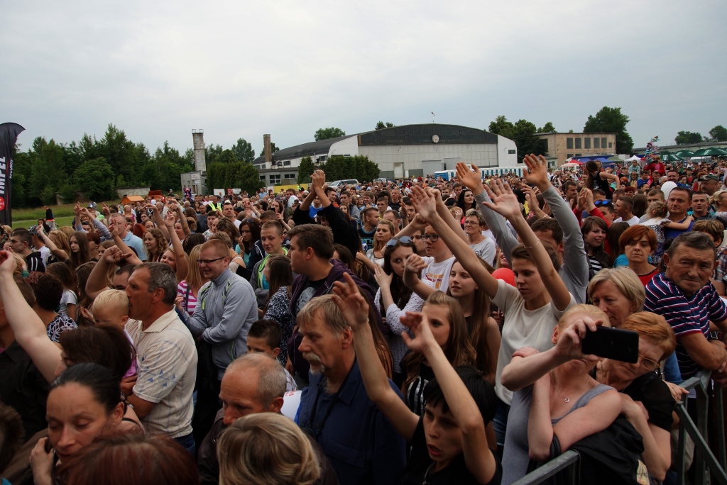 Gwiazdy disco polo rozgrzewją publiczność