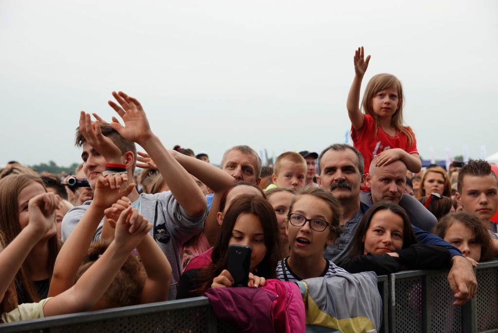 Gwiazdy disco polo rozgrzewją publiczność