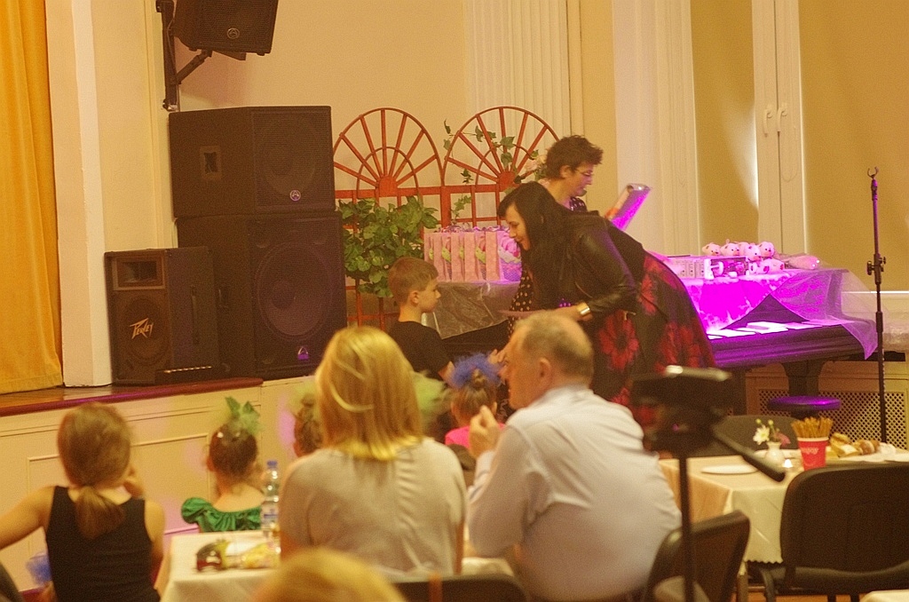 Kolorowa scena Młodzieżowego Centrum Kultury
