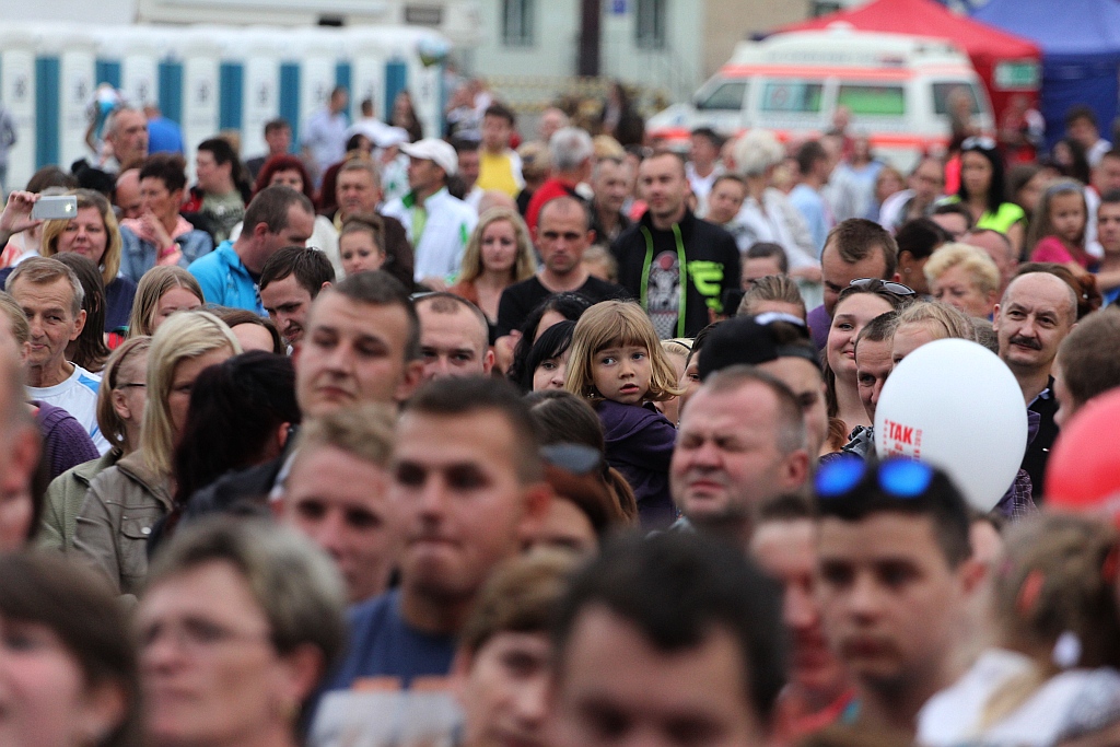 Gwiazdy disco polo rozgrzewją publiczność