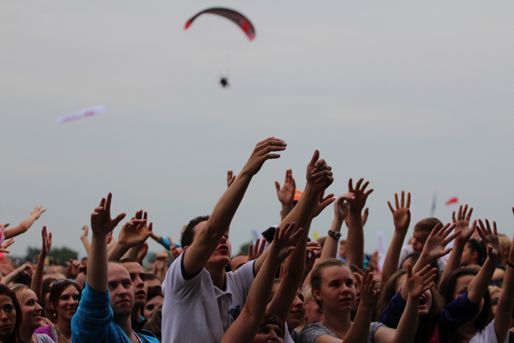 Gwiazdy disco polo rozgrzewją publiczność
