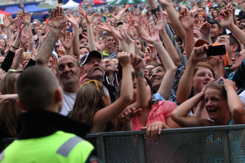 Gwiazdy disco polo rozgrzewją publiczność