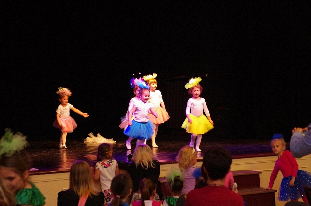 Kolorowa scena Młodzieżowego Centrum Kultury