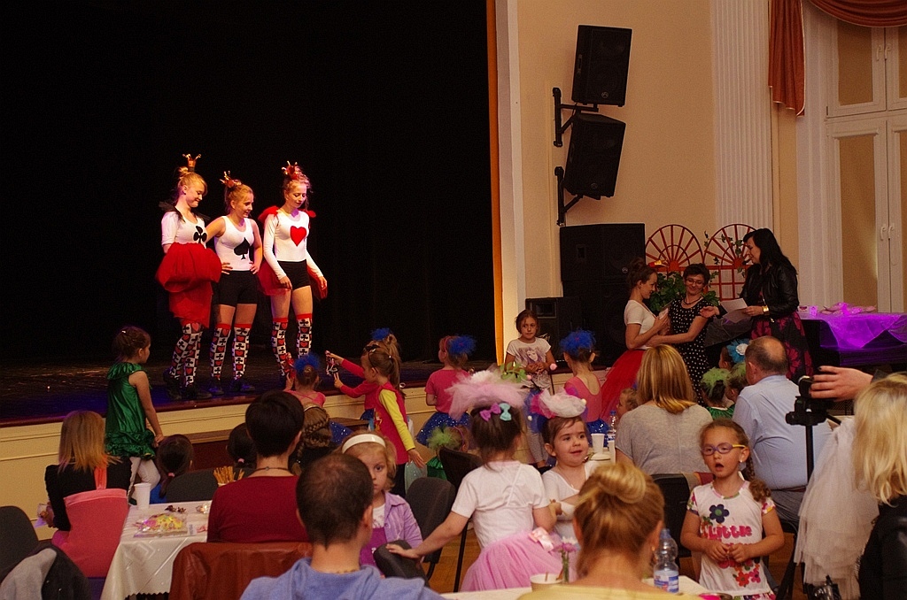 Kolorowa scena Młodzieżowego Centrum Kultury