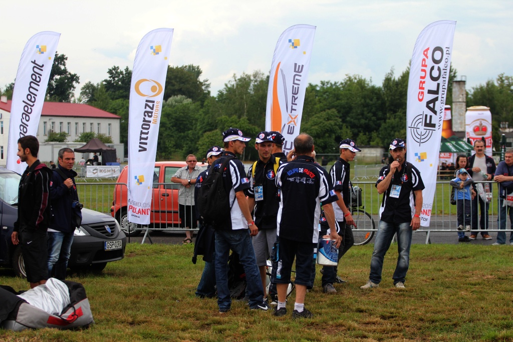 Motoparalotniarze na legnickim lotnisku cz1
