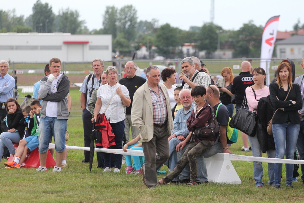 Motoparalotniarze na legnickim lotnisku cz2	