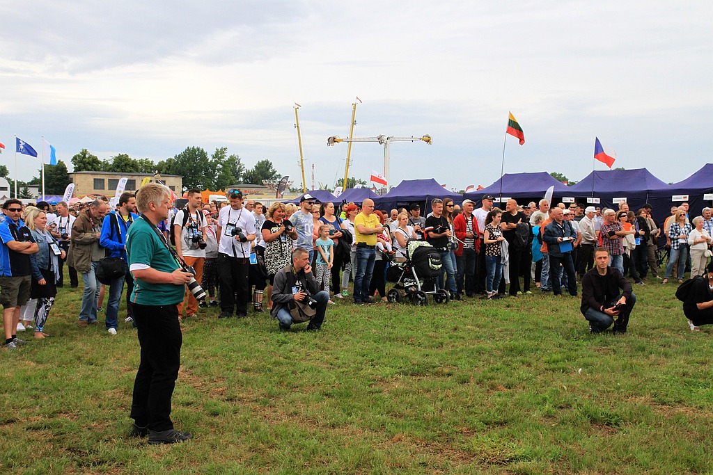 Motoparalotniarze na legnickim lotnisku cz1
