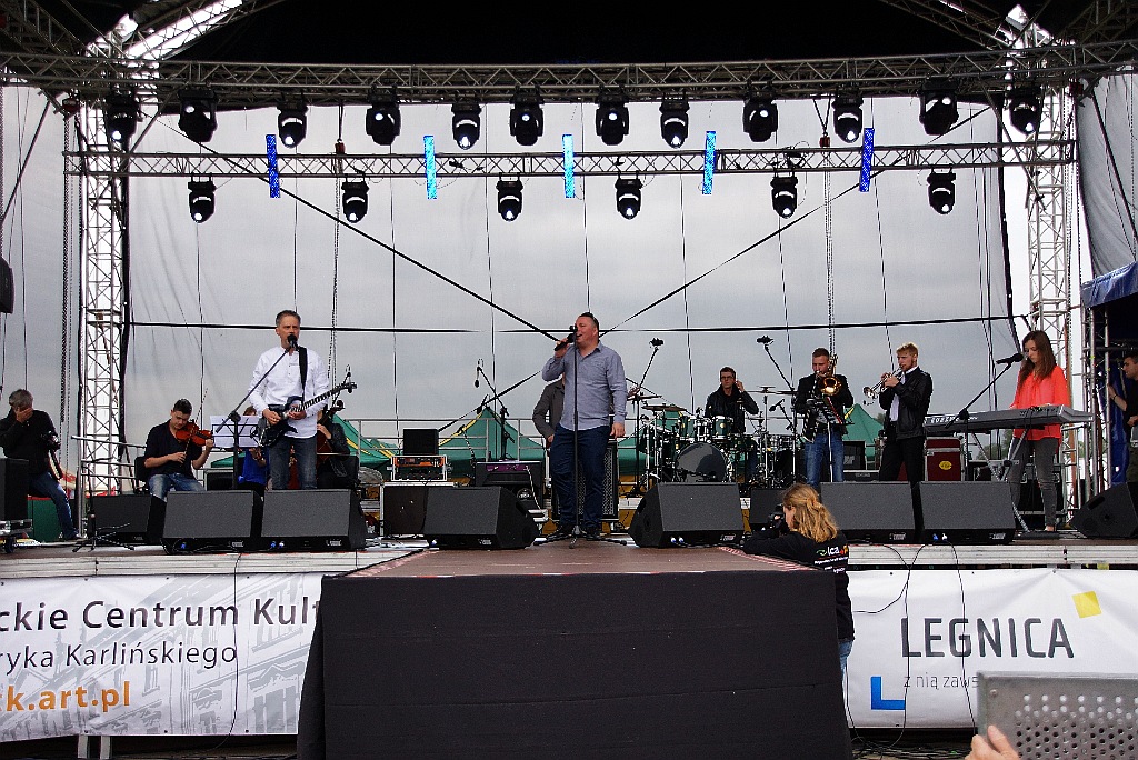 Święto Legnicy. SzuSzuSzu narobili szumu na lotnisku