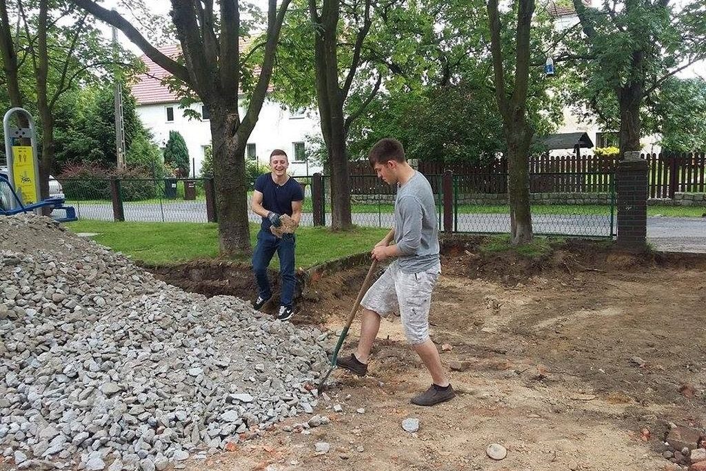 W Koskowicach obok świetlicy powstaje park integracji
