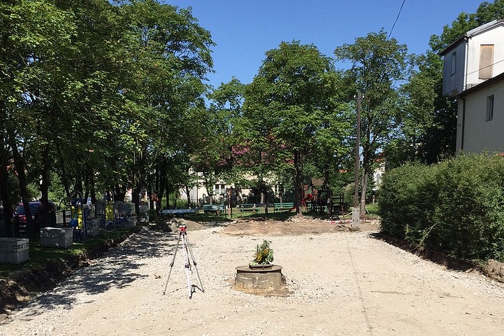 W Koskowicach obok świetlicy powstaje park integracji