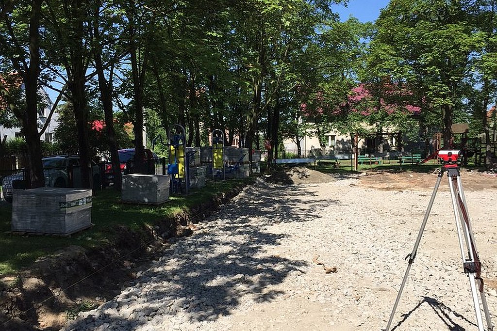 W Koskowicach obok świetlicy powstaje park integracji