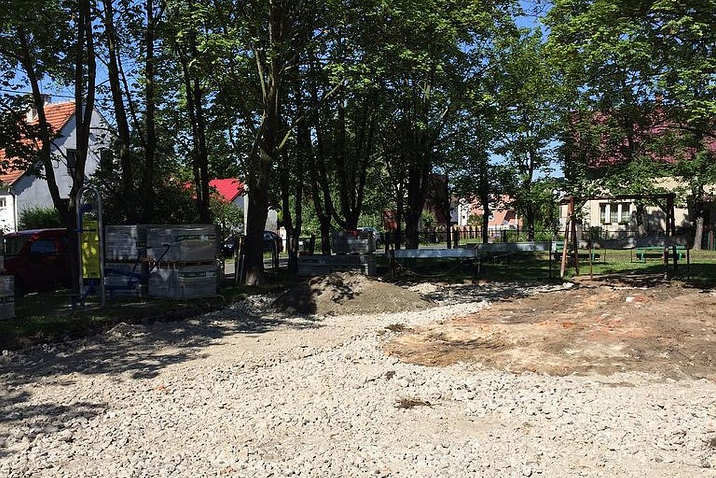 W Koskowicach obok świetlicy powstaje park integracji