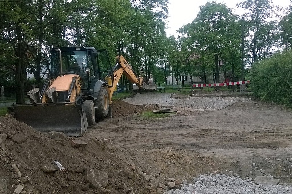 W Koskowicach obok świetlicy powstaje park integracji