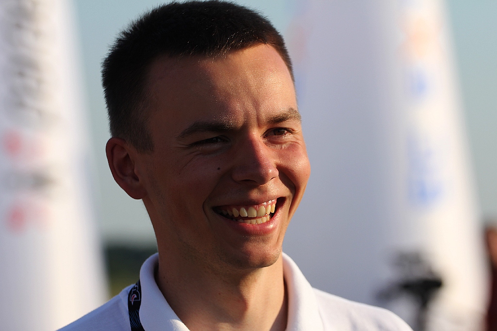 Motoparalotniarze latają nad legnickim lotniskiem cz6