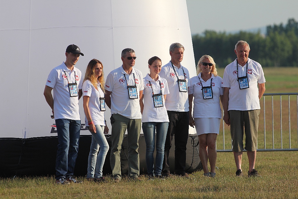 Motoparalotniarze latają nad legnickim lotniskiem cz6