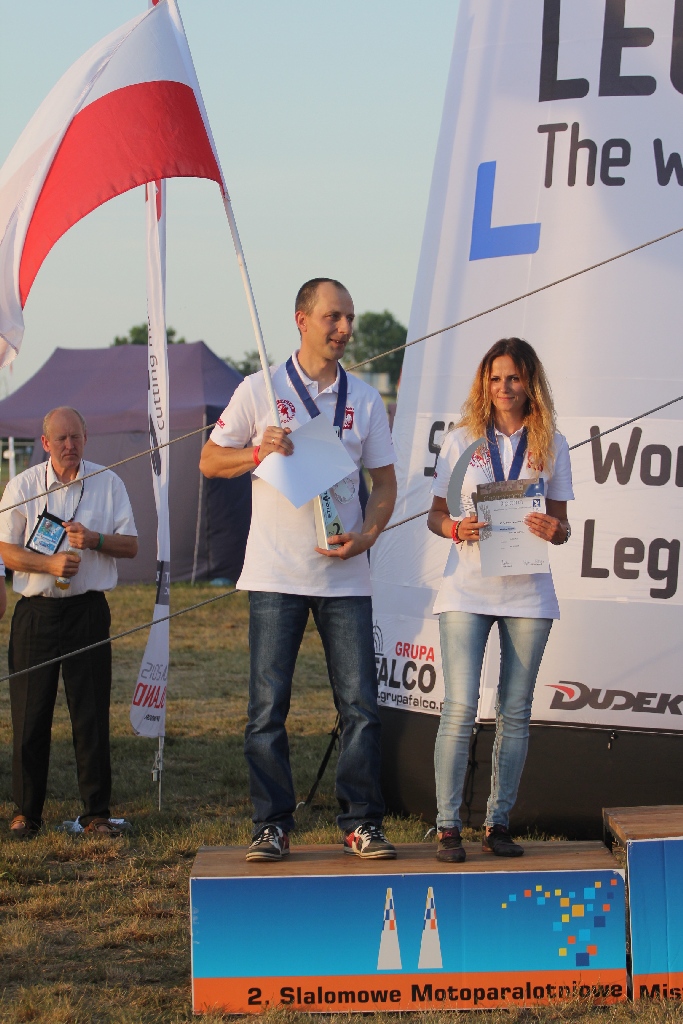 Motoparalotniarze latają nad legnickim lotniskiem cz6