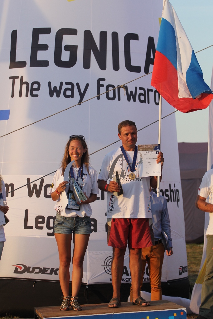 Motoparalotniarze latają nad legnickim lotniskiem cz6