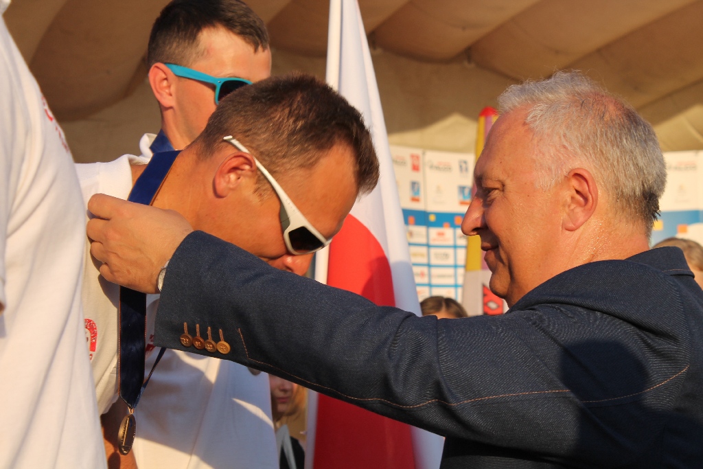 Motoparalotniarze latają nad legnickim lotniskiem cz6