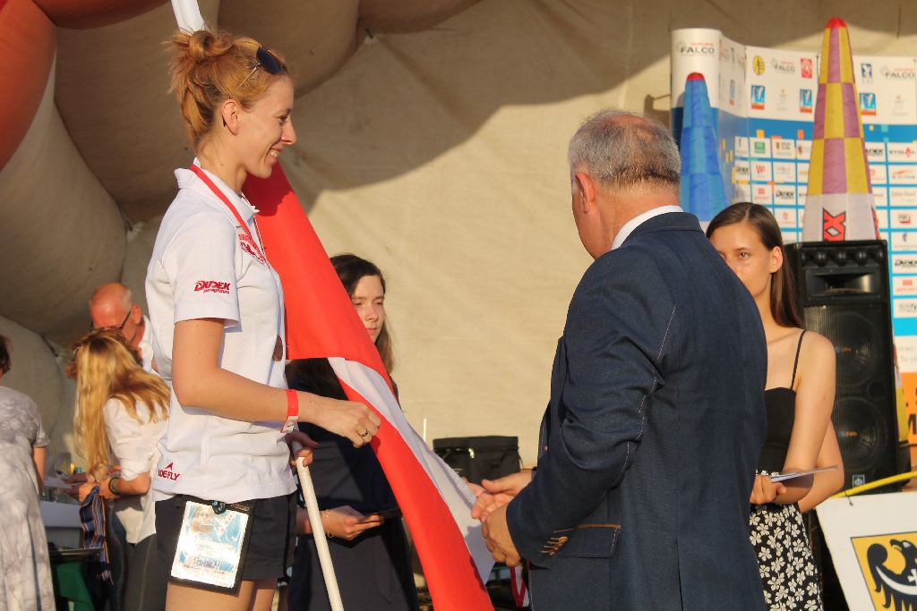 Motoparalotniarze latają nad legnickim lotniskiem cz6