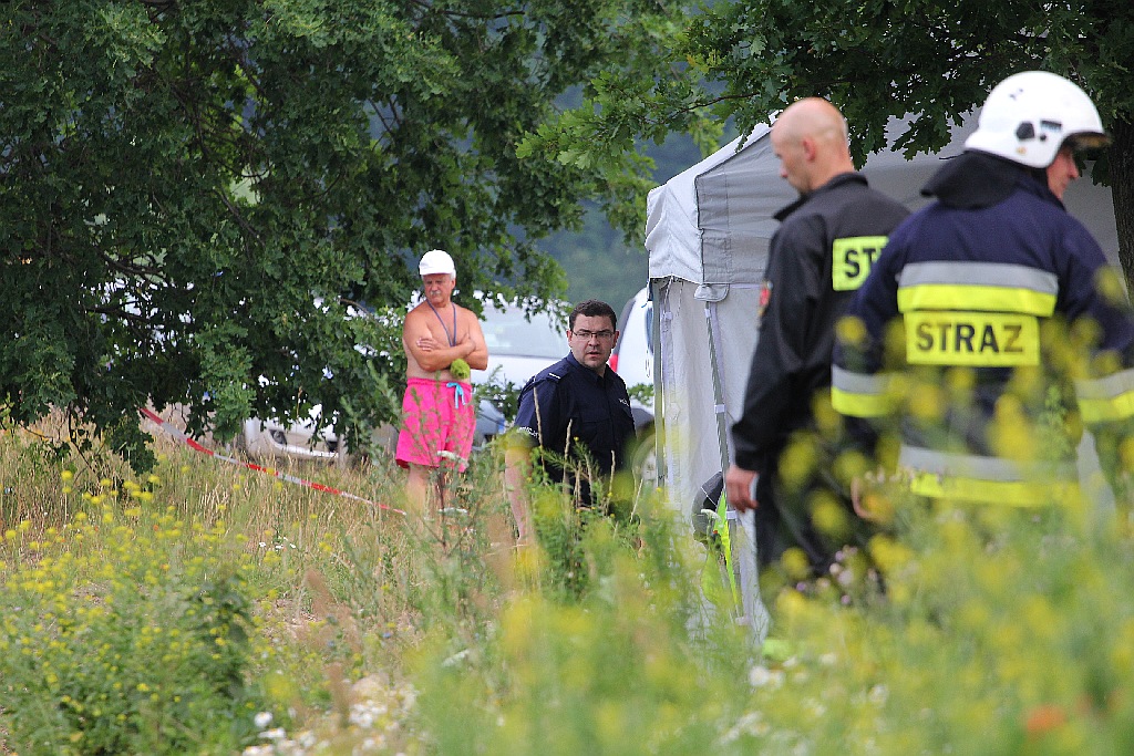 Legniczanin wjechał samochodem do jeziora. Nie żyje

