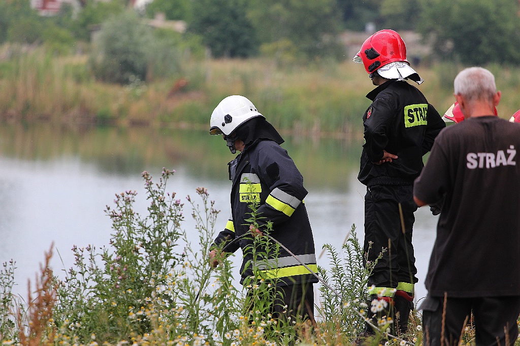 Legniczanin wjechał samochodem do jeziora. Nie żyje

