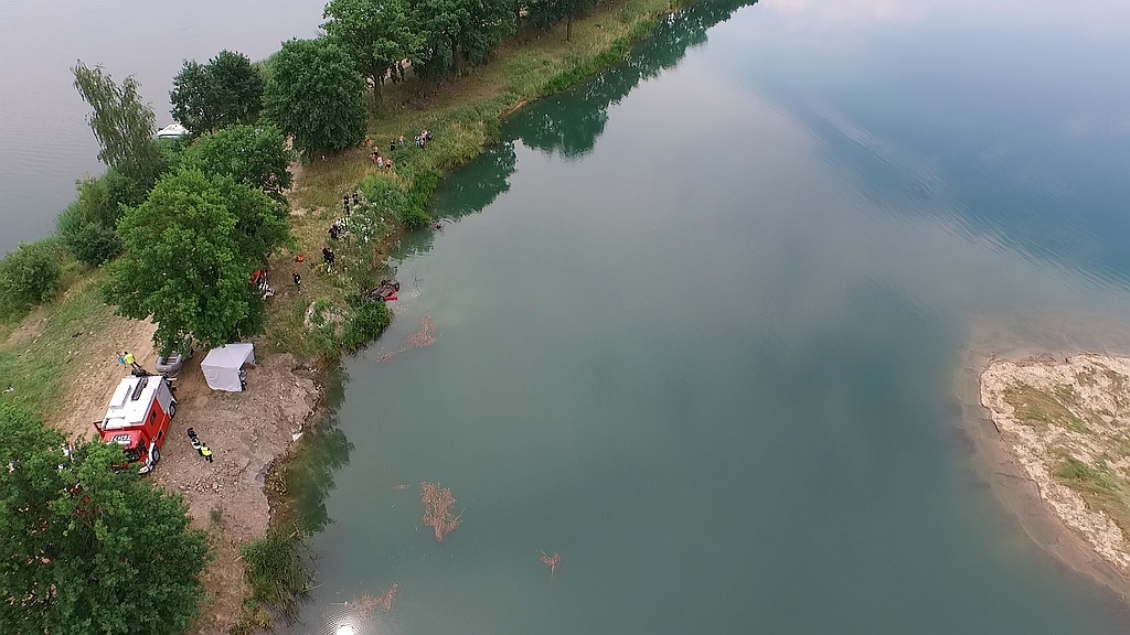Legniczanin wjechał samochodem do jeziora. Nie żyje