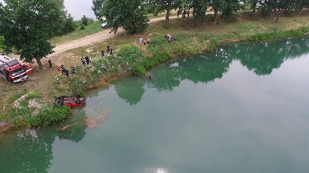 Legniczanin wjechał samochodem do jeziora. Nie żyje