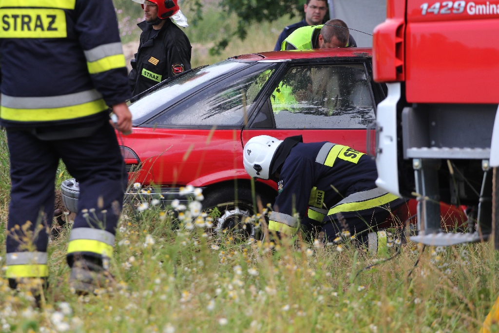 Legniczanin wjechał samochodem do jeziora. Nie żyje
