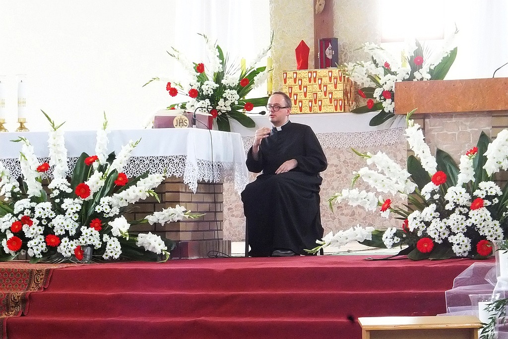 Ksiądz Jan Kaczkowski rozmawiał i modlił się z legniczanami