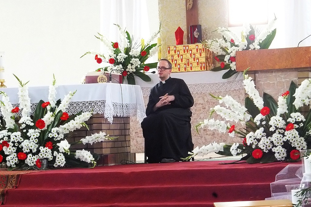 Ksiądz Jan Kaczkowski rozmawiał i modlił się z legniczanami