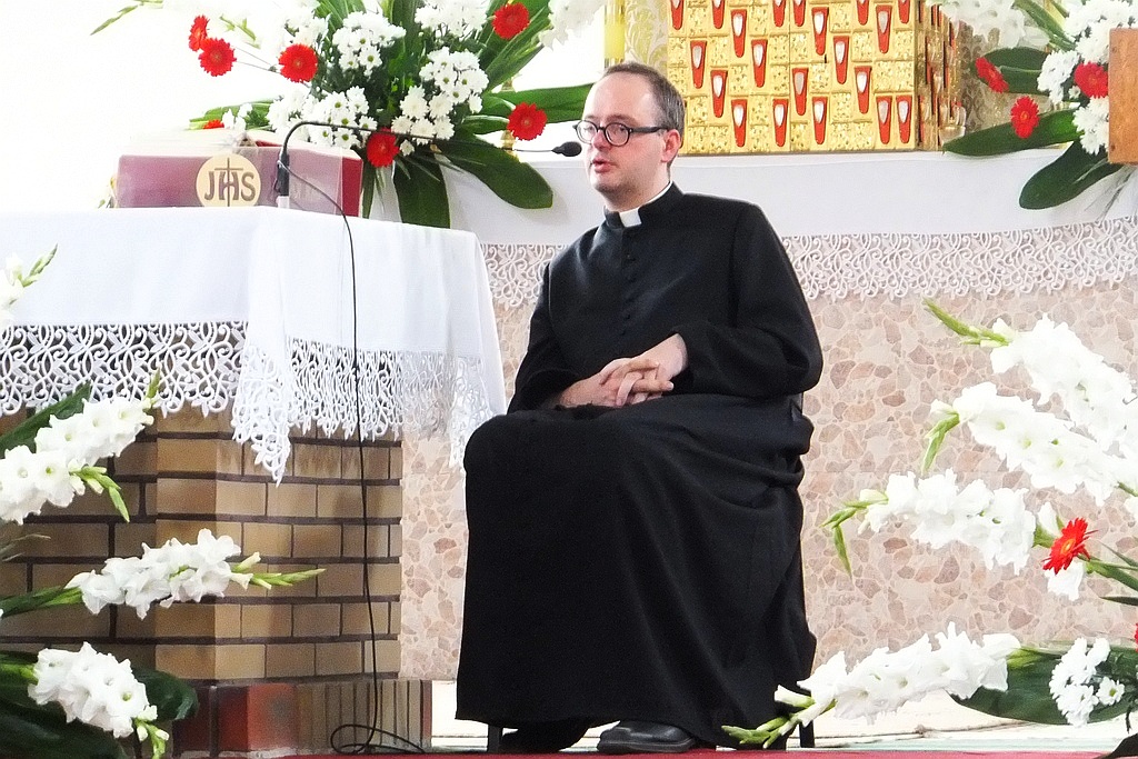 Ksiądz Jan Kaczkowski rozmawiał i modlił się z legniczanami