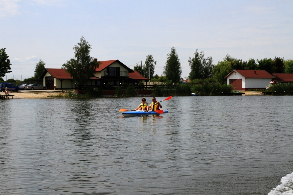 Patrol ratowników WOPR na jeziorze kunickim