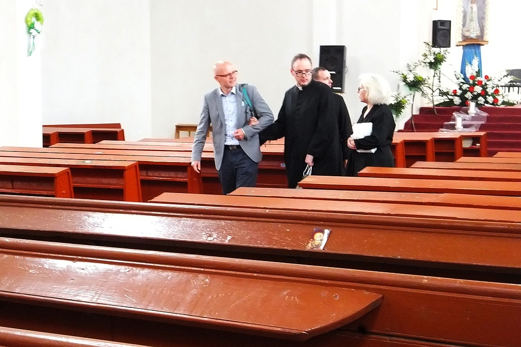 Ksiądz Jan Kaczkowski rozmawiał i modlił się z legniczanami