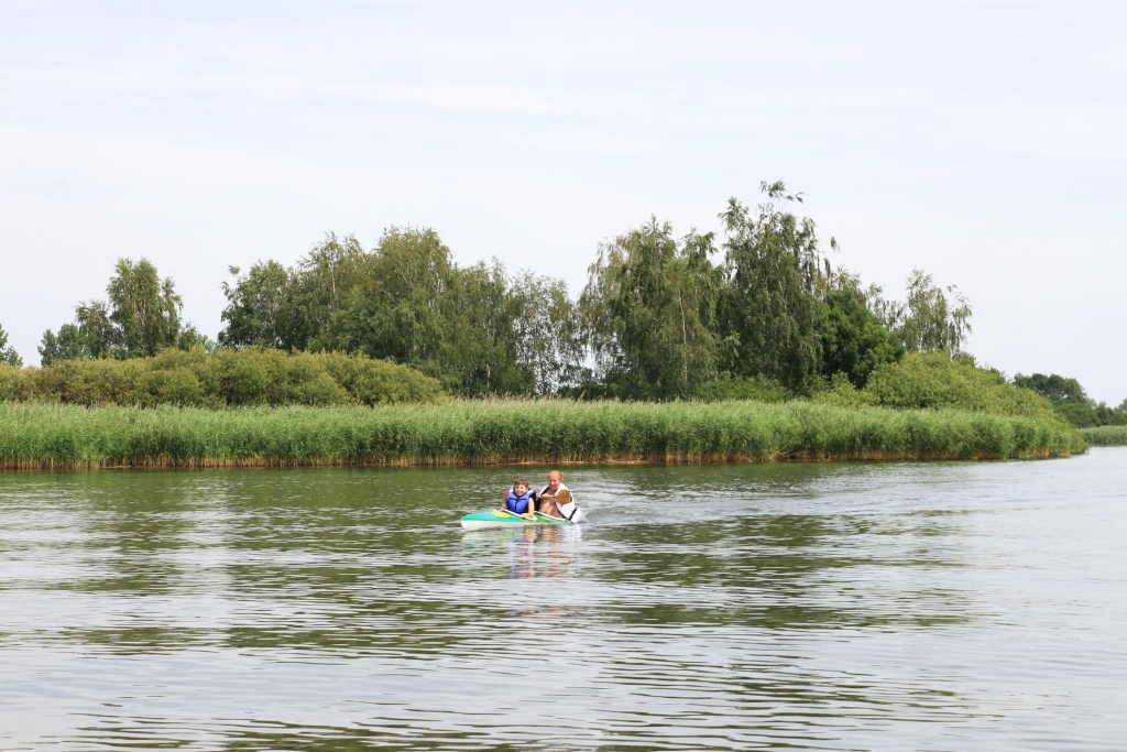 Patrol ratowników WOPR na jeziorze kunickim