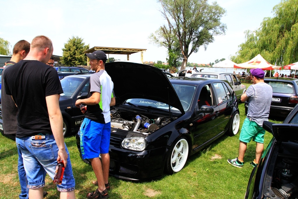 50 samochodów wzięło udział w VAG & Grill vol. 1 Jezioro Kunice