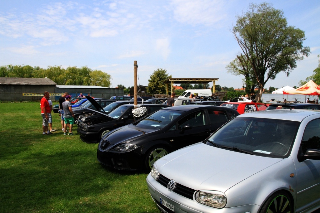 50 samochodów wzięło udział w VAG & Grill vol. 1 Jezioro Kunice