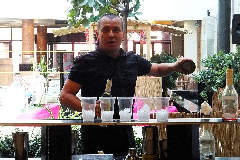 Pokaz barmański i degustacja drinków w Galerii Piastów