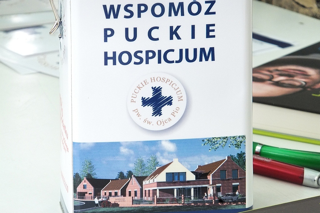 Ksiądz Jan Kaczkowski rozmawiał i modlił się z legniczanami