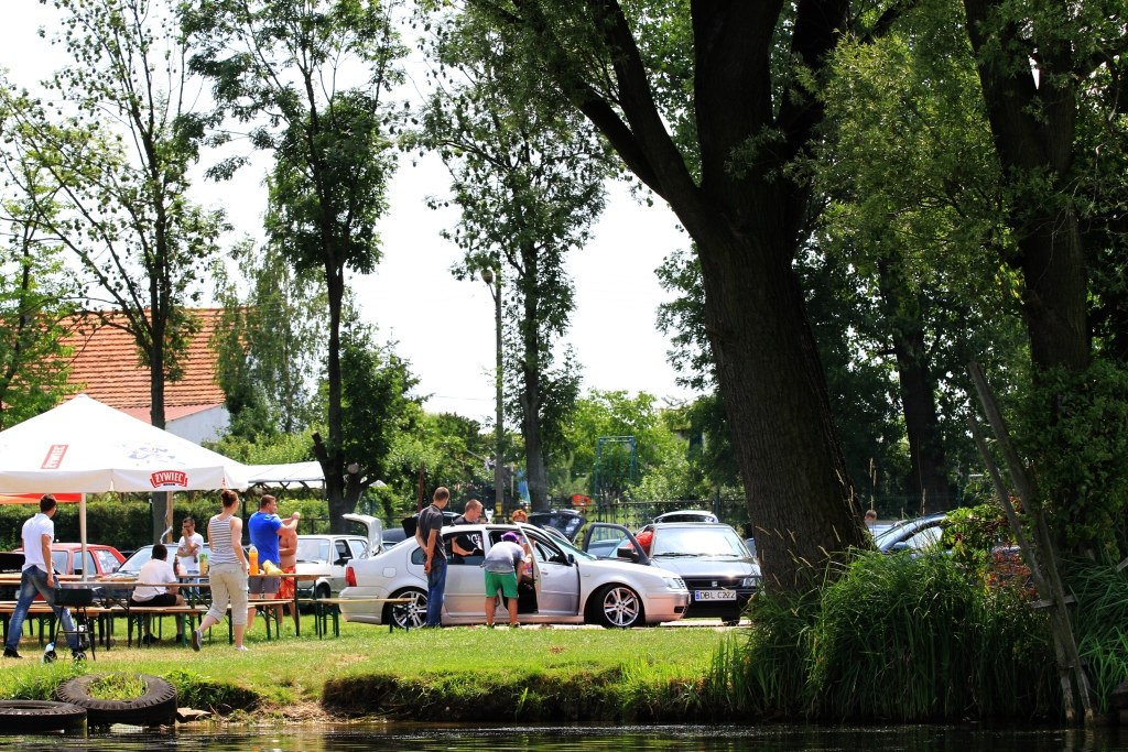 50 samochodów wzięło udział w VAG & Grill vol. 1 Jezioro Kunice