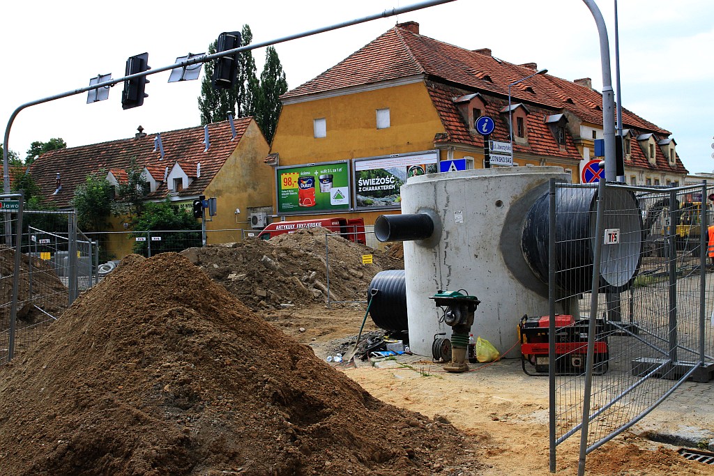 Remont Jaworzyńskiej. Są problemy i poślizg