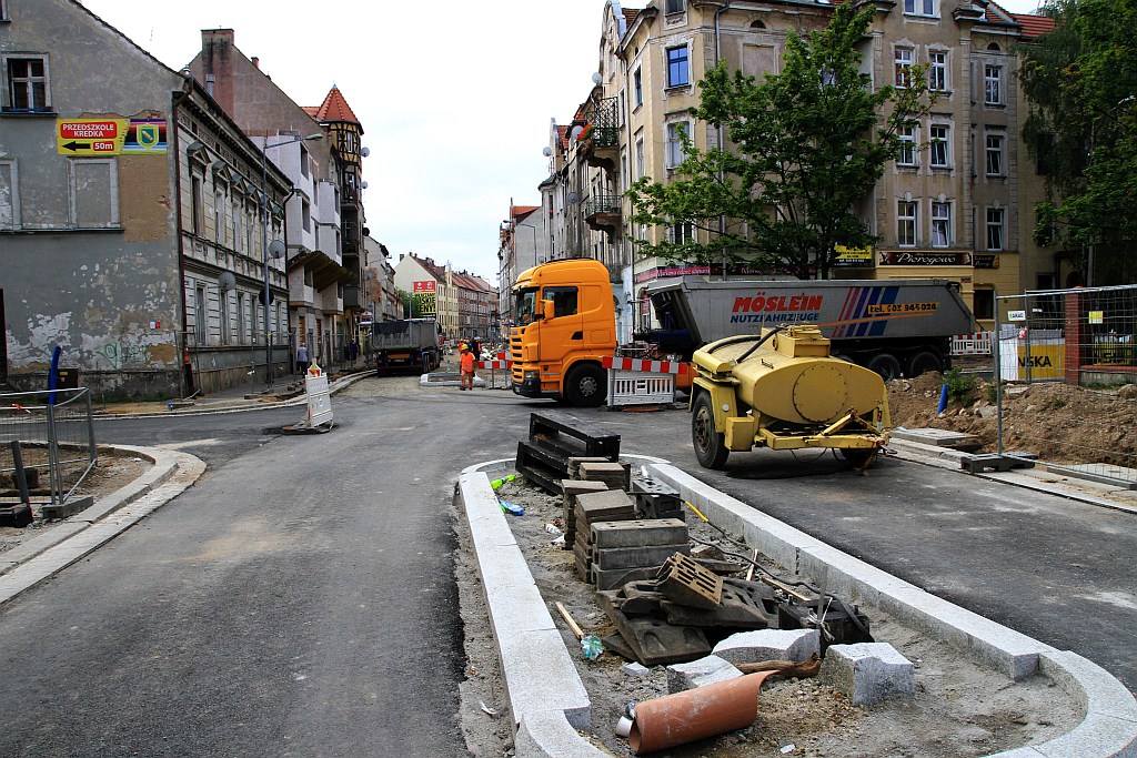 Remont Jaworzyńskiej. Są problemy i poślizg