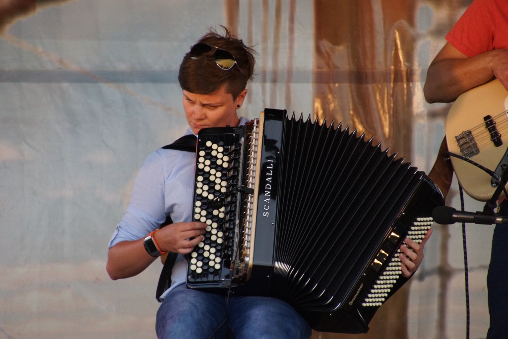 Dużo muzyki, zbiórka pieniężna i koncert życzeń na szantach