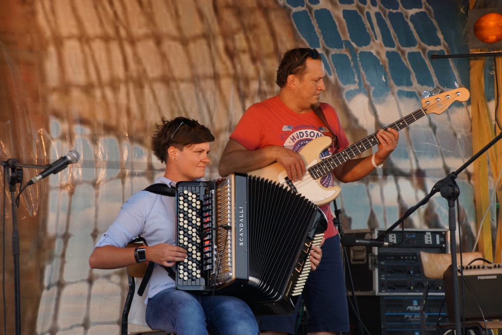 Dużo muzyki, zbiórka pieniężna i koncert życzeń na szantach