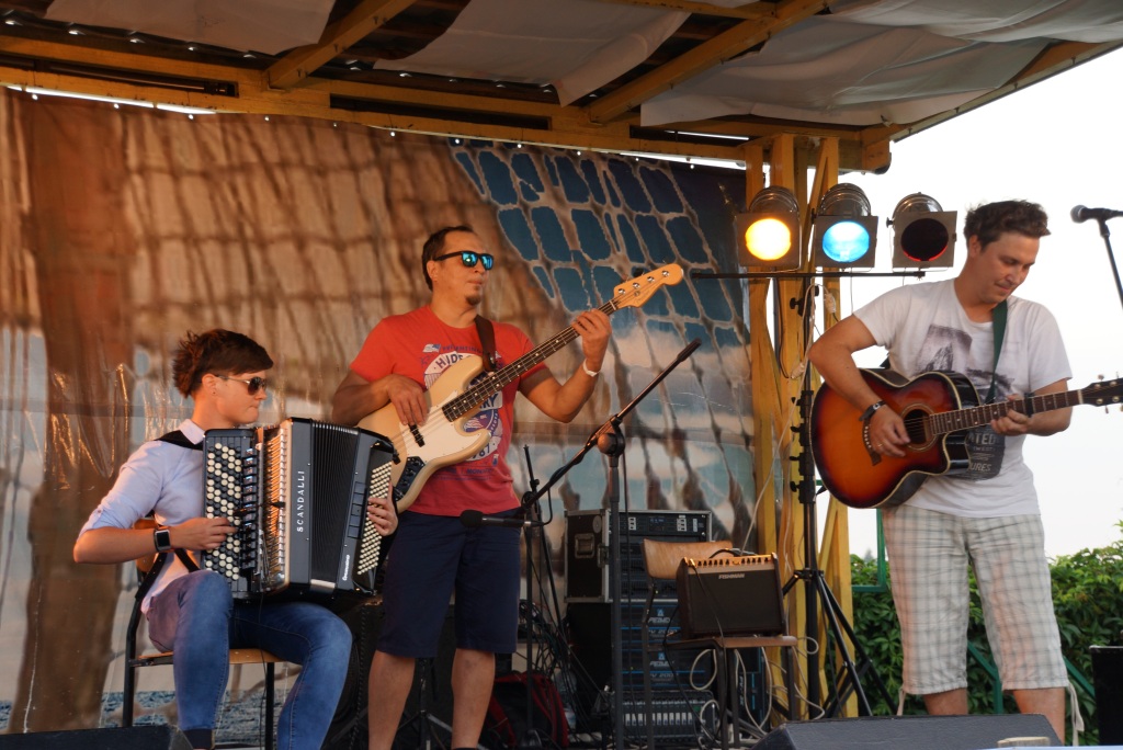 Dużo muzyki, zbiórka pieniężna i koncert życzeń na szantach