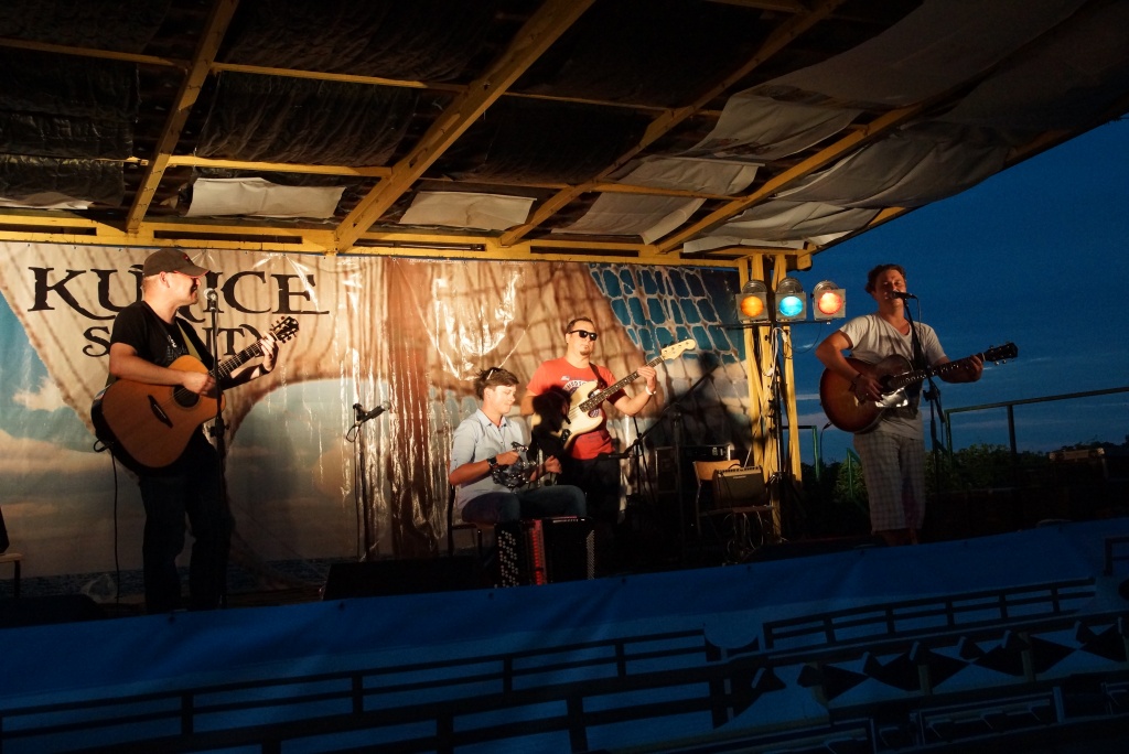 Dużo muzyki, zbiórka pieniężna i koncert życzeń na szantach