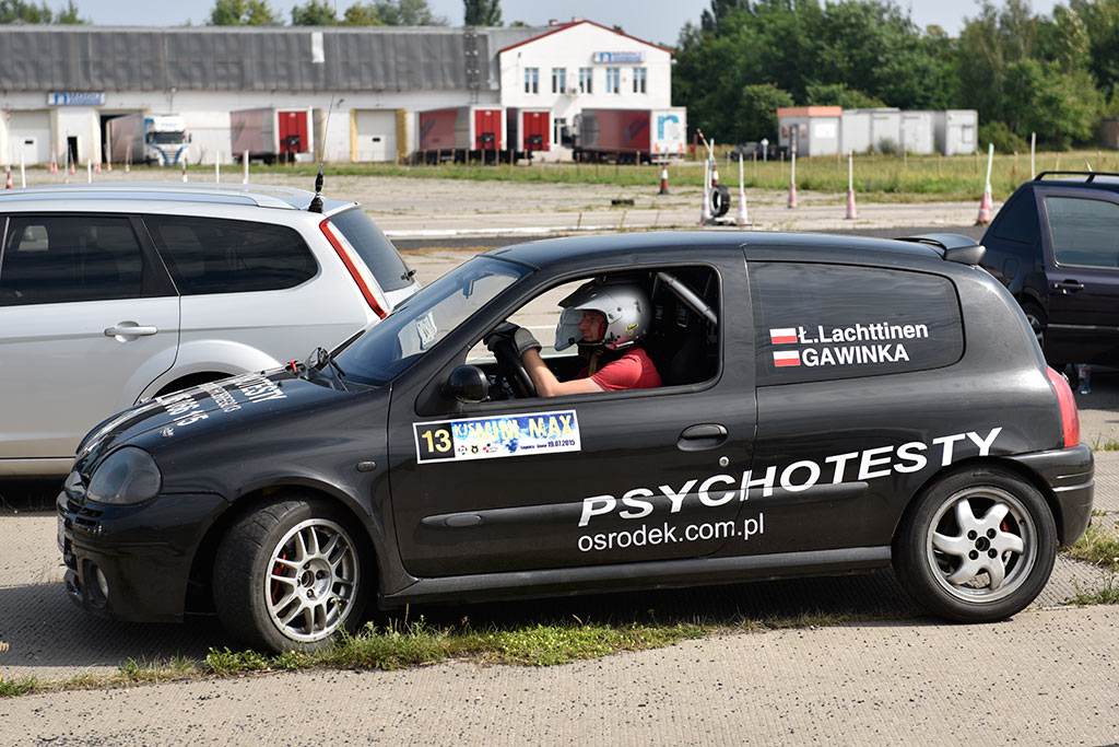 Samochodowe mistrzostwa KJS Mini Max na legnickim lotnisku
