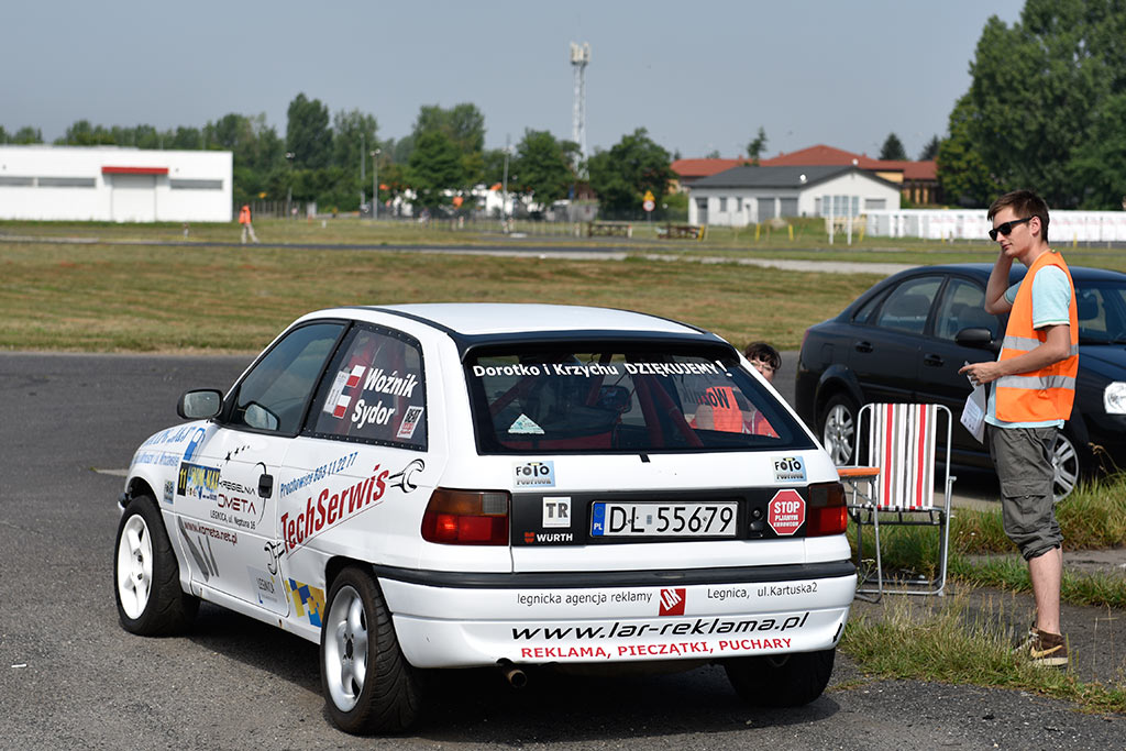 Samochodowe mistrzostwa KJS Mini Max na legnickim lotnisku